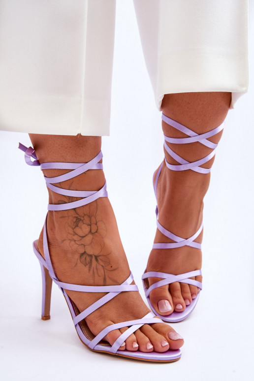   nööritavad sandaalid kõrge jämeda kontsaga violetset värvi Meya