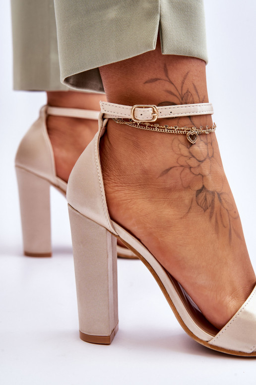 Satiinist sandaalid kõrge jämeda kontsaga beeži värvi Linsy