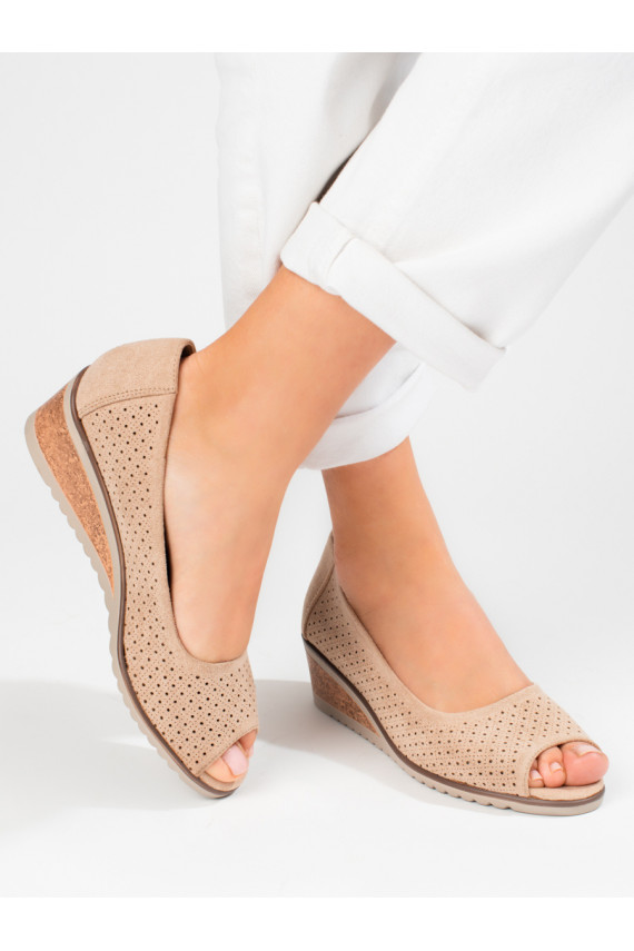    poolsaapad  Potocki beeži värvi