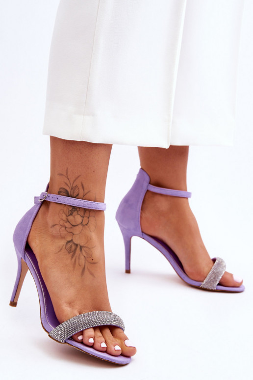 Seemisnahast kingad kõrge jämeda kontsaga neetidega violetset värvi Moments
