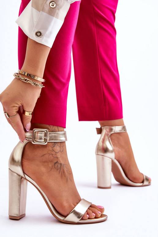 sandaalid kõrge jämeda kontsaga Kuldset värvi Georgina