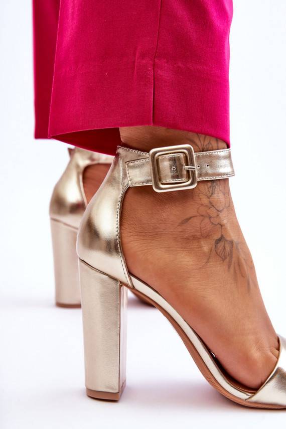 sandaalid kõrge jämeda kontsaga Kuldset värvi Georgina