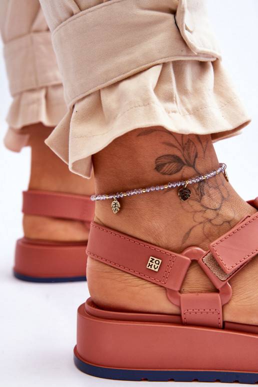   Wegańskie sandaalid krõpsudega kinnitatav  JJ285016 tumeroosad värvi