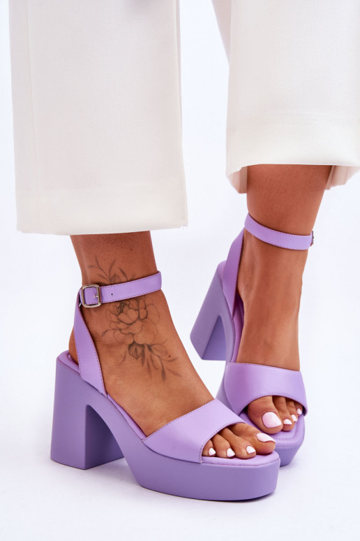moodsad sandaalid  violetset värvi Karmine