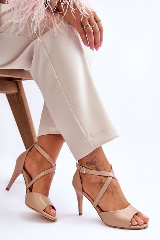 moodsad sandaalid kõrge jämeda kontsaga beeži värvi Loressa