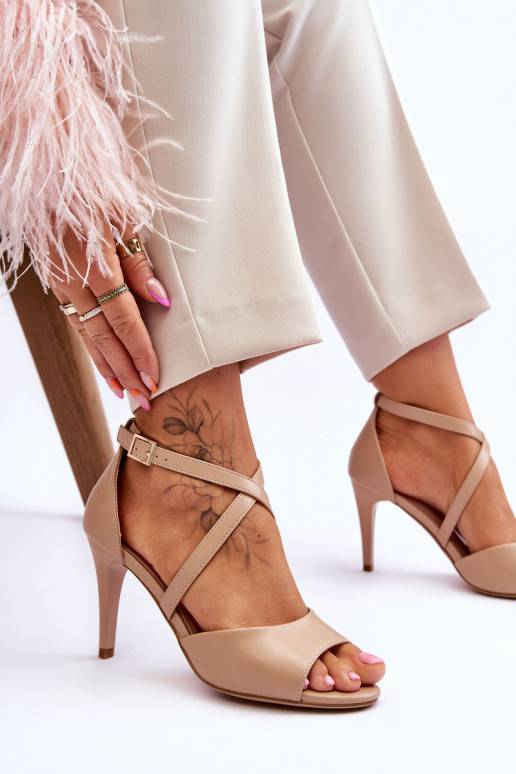 moodsad sandaalid kõrge jämeda kontsaga beeži värvi Loressa