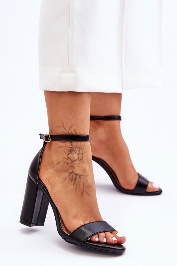 sandaalid kõrge jämeda kontsaga mustad Individual