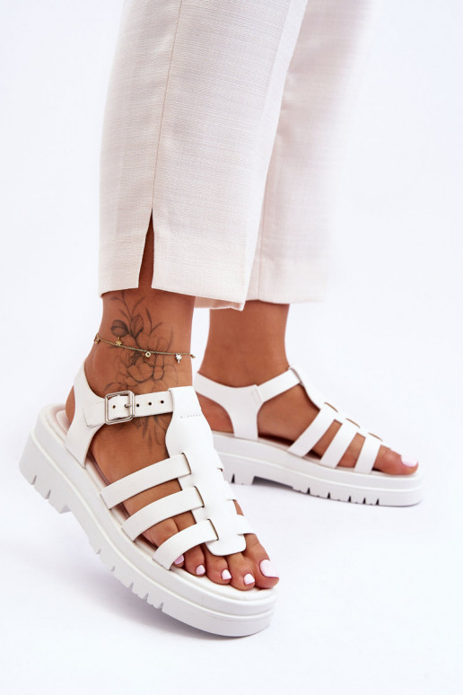   Madalad sandaalid rihmadega valget värvi Diosa
