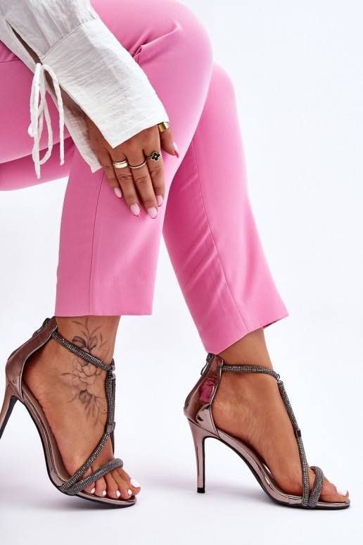 Elegantsed sandaalid kõrge jämeda kontsaga neetidega Hõbedat värvi Jenesis