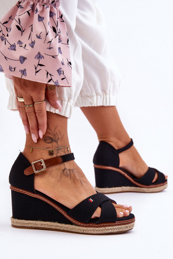   Platvormiga sandaalid mustad Janet