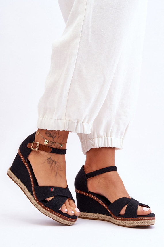   Platvormiga sandaalid mustad Janet