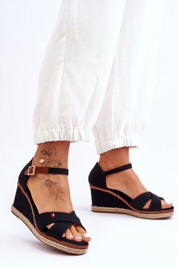   Platvormiga sandaalid mustad Janet