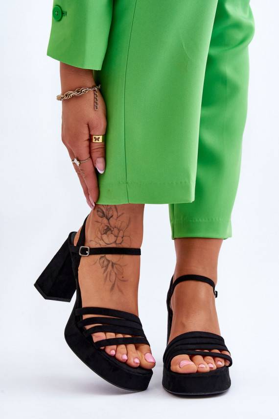   Seemisnahast kingad kõrge jämeda kontsaga  mustad Verda