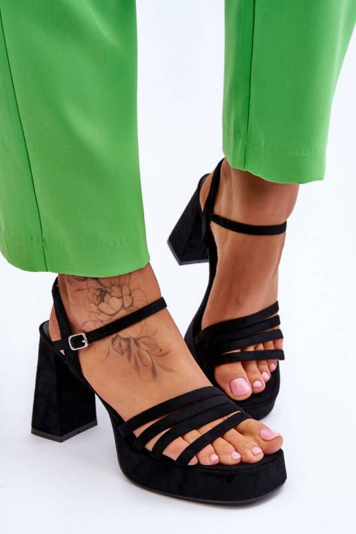   Seemisnahast kingad kõrge jämeda kontsaga  mustad Verda