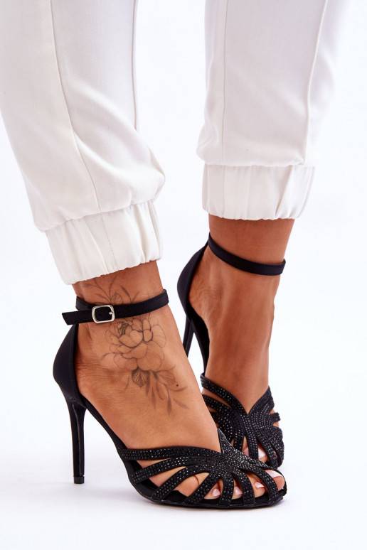 Kõrge kontsaga kingad neetidega mustad Jaylen