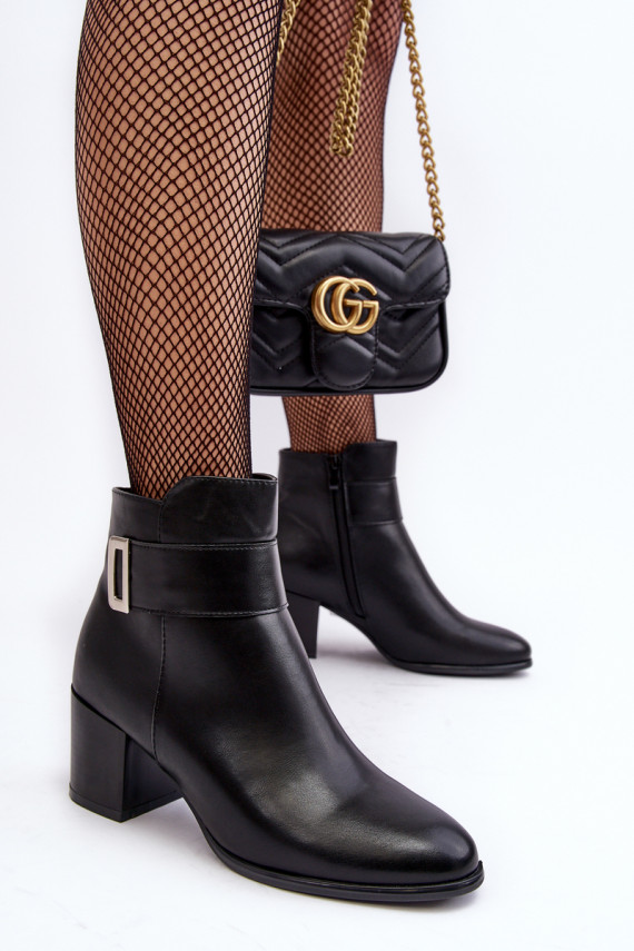   Naiste poolsaapad mustad Starines