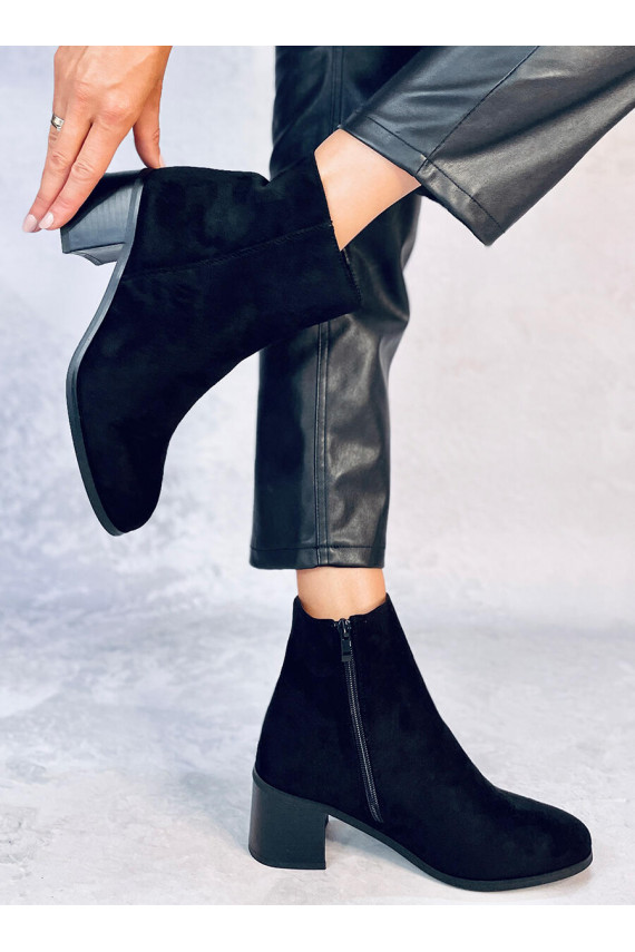 Kontsaga kingad  ANNIE BLACK