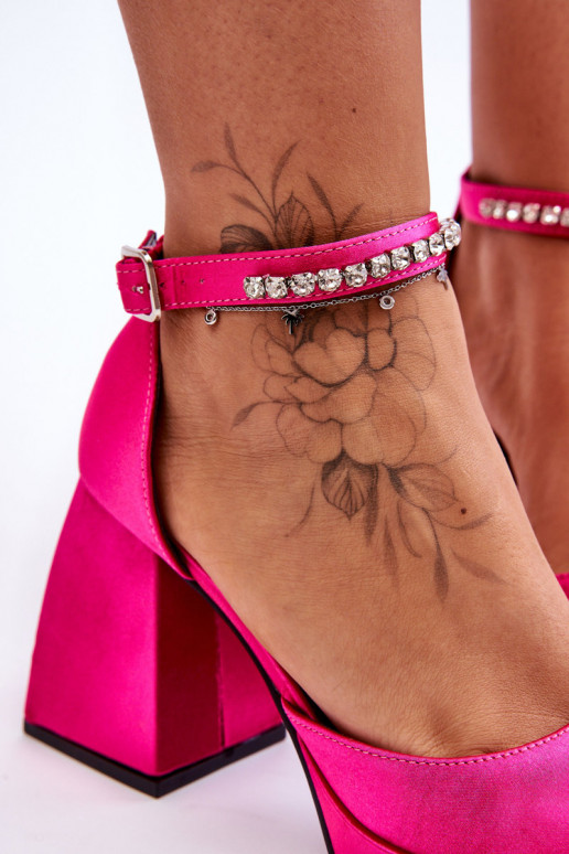 Moekad Kingad  säravate kristallidega tumeroosad värvi Adel