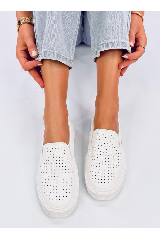 vabaaja jalanõud slip-on  TOWNS WHITE