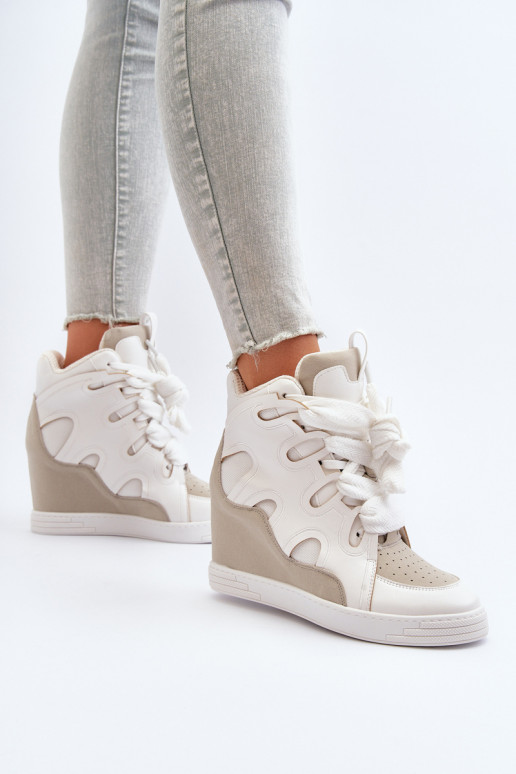   Sneakers tüüpi jalanõud  valget värvi Leoppa