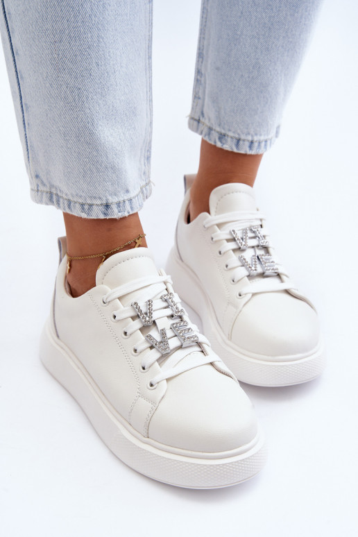   Sneakers tüüpi jalanõud    valget värvi Dysuria