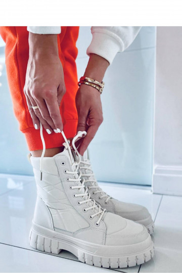 Baltos spalvos sniego batai... 2