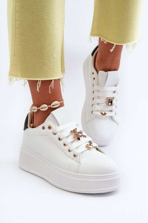 Sneakers tüüpi jalanõud   platvormiga Z Przypinkami  valget värvi Cavisa