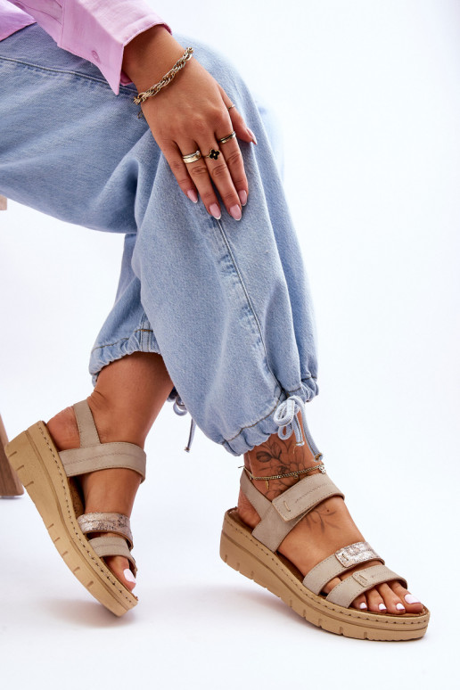     sandaalid krõpsudega kinnitatav beeži värvi Fresh Look