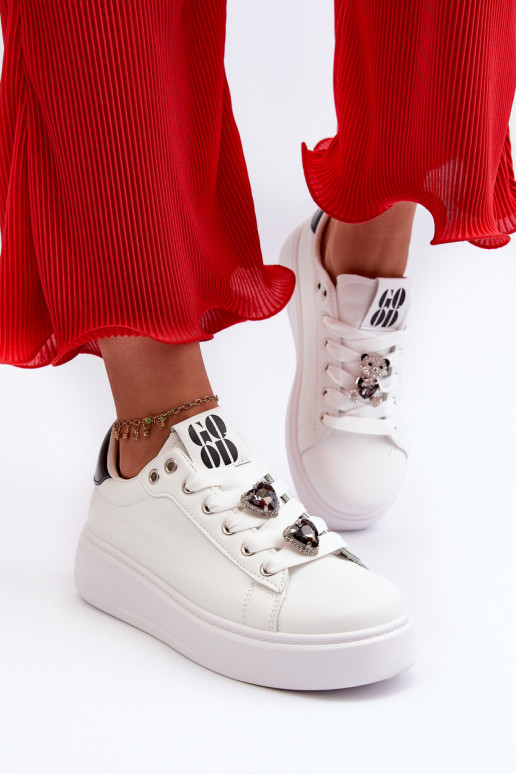   Sneakers tüüpi jalanõud platvormiga Z Przypinkami südametegami valget värvi Azamia
