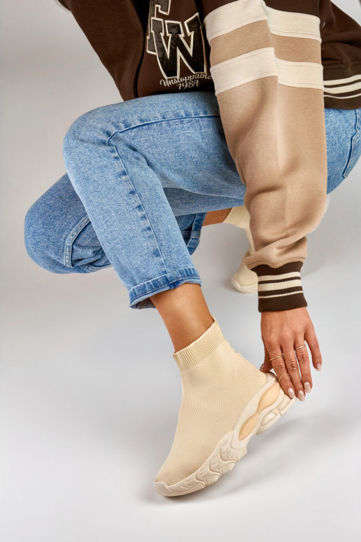 Naiste kõrged beežid pitskingad