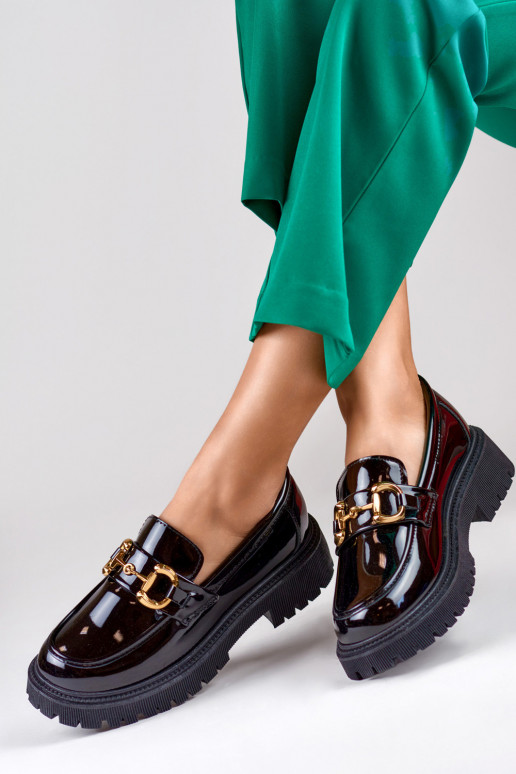 Musta värvi lakk-kingad kaunistatud...