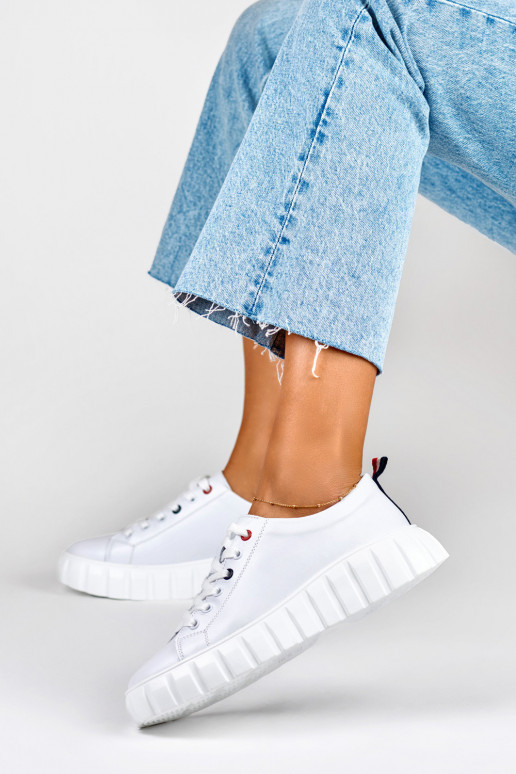 Naiste valged nahast trennid