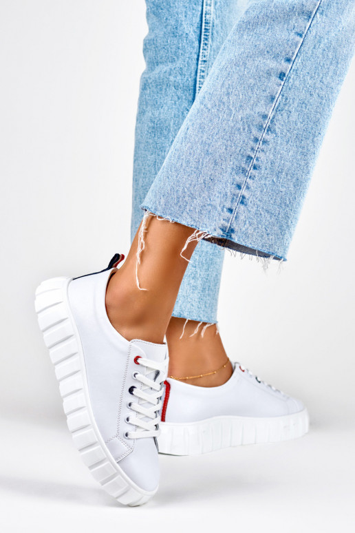 Naiste valged nahast trennid