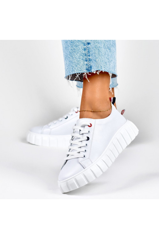 Naiste valged nahast trennid