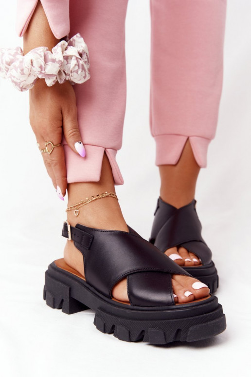 Naistesandaalid platvormiga mustad