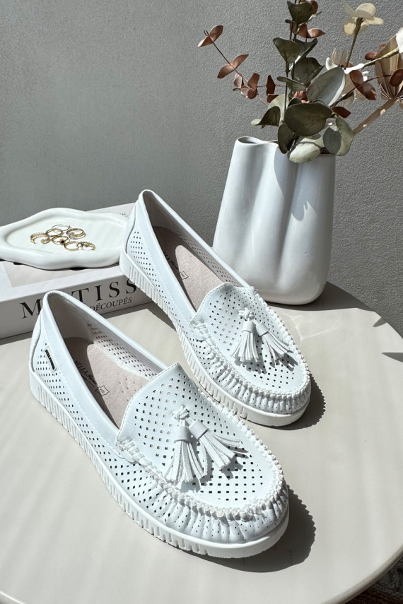 ažuursete elementidega naiste mokassiinid eko-nahast valget värvi Tinami