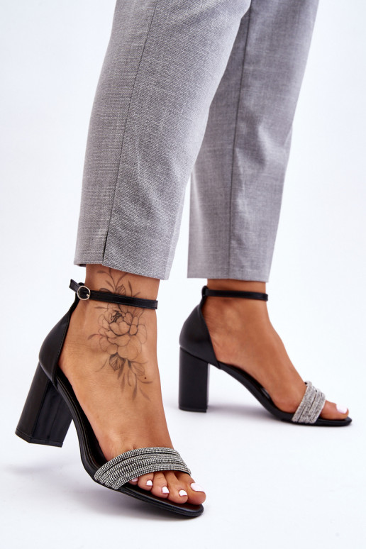 Elegantsed sandaalid säravate kristallidega kõrge jämeda kontsaga mustad Laurene