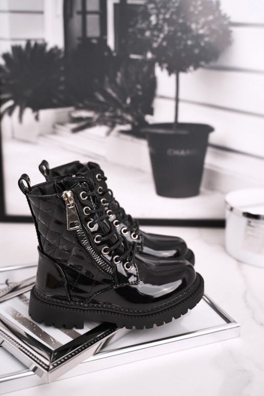 Mustad lakitud naiste saapad