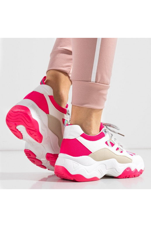 Sneakers tüüpi jalanõud... Sneakers tüüpi jalanõud...