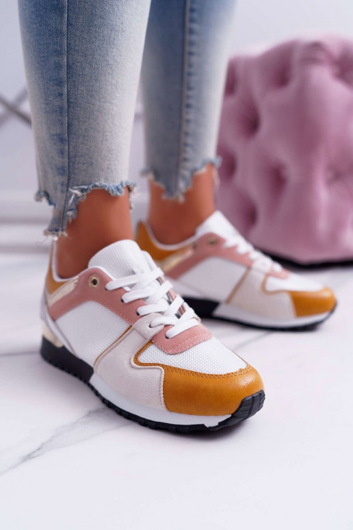 Vabaajajalatsid erinevates värvides