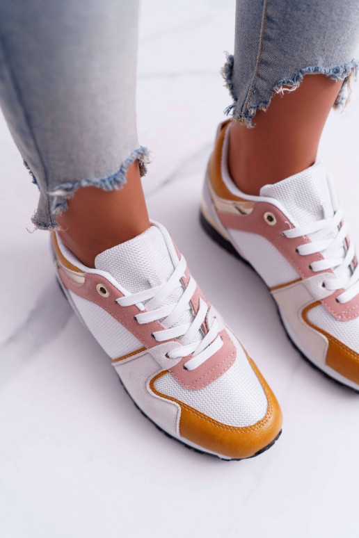 Vabaajajalatsid erinevates värvides