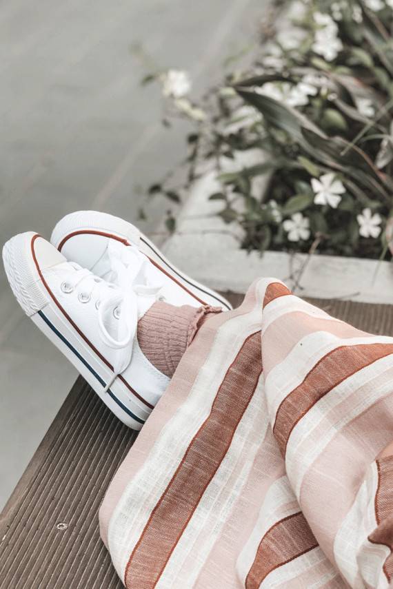 Laste vabaajajalatsid Klassikalise mudeli valget värvi Filemon