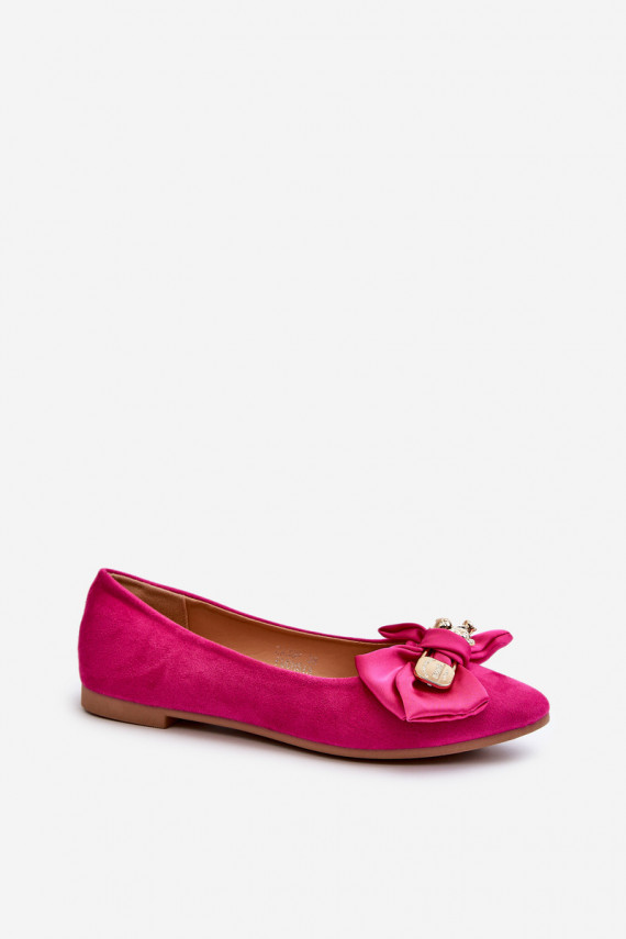 Roosad kunstsuede baleriinad, millel on lipsud