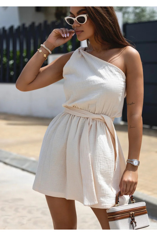 Kori on kreemjas musliinist minikleit Kori on kreemjas musliinist minikleit