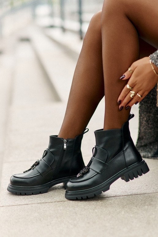 Nahk Naiste poolsaapad laiade nööridega kaunistustega voodriga mustad Asperra