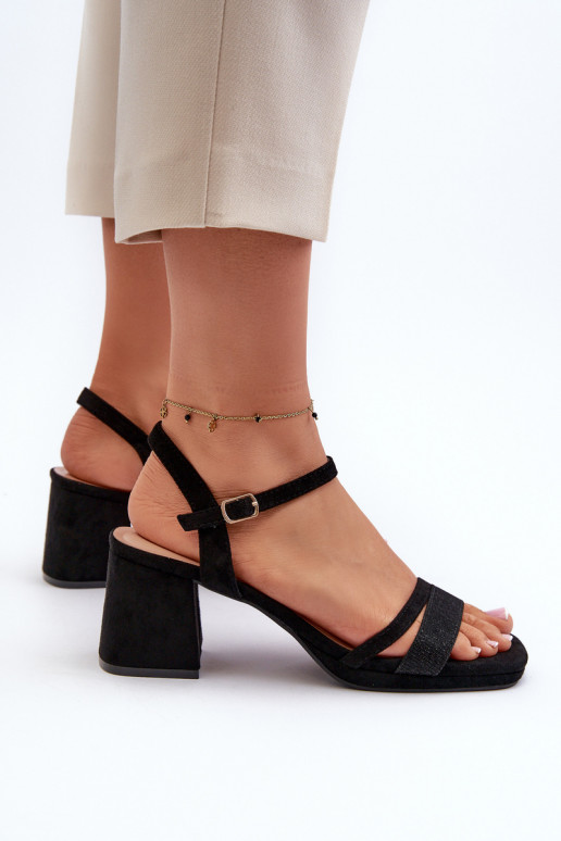 Naiselik Elegantsed kõrge kontsaga sandaalid Z Błyszczącym Ribadem mustad Tessata