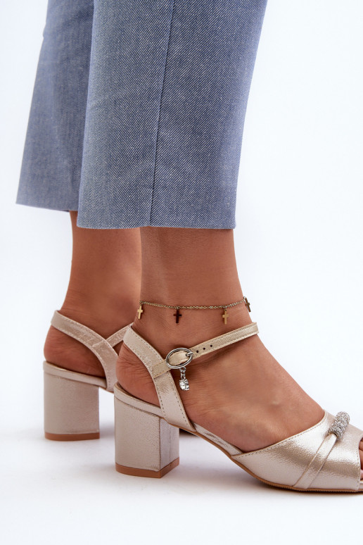 Naistesandaalid Eko Nahk kõrge jämeda kontsaga kaunite detailidega Kuldset värvi Narhi