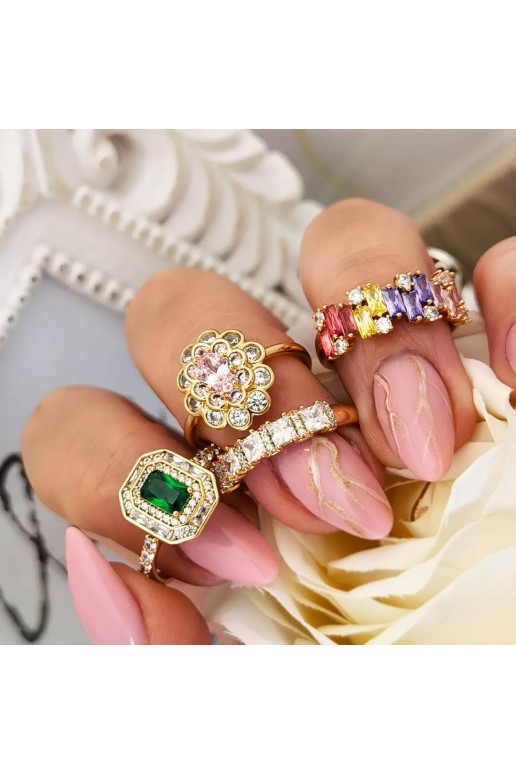 Roostevabast terasest sõrmus kaetud...