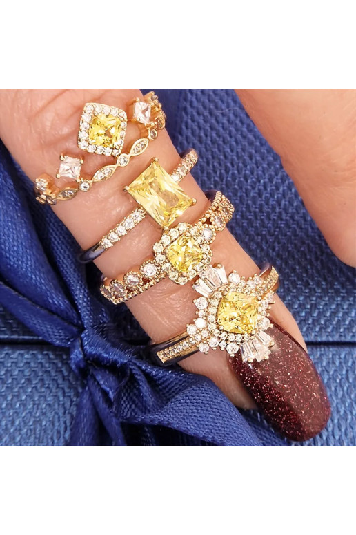 Roostevabast terasest sõrmus kaetud...