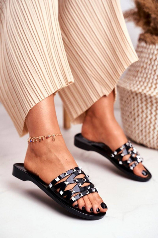 Plätud mustad kummist neetidega